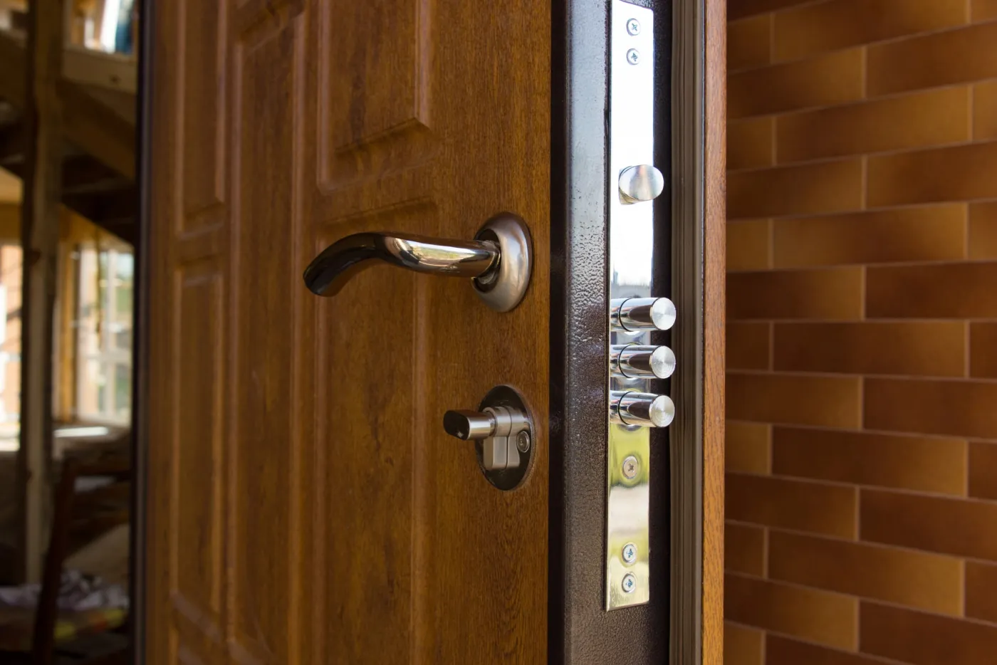 Porte d'entrée renforcée à serrure multipoints au Plessis-Trévise
